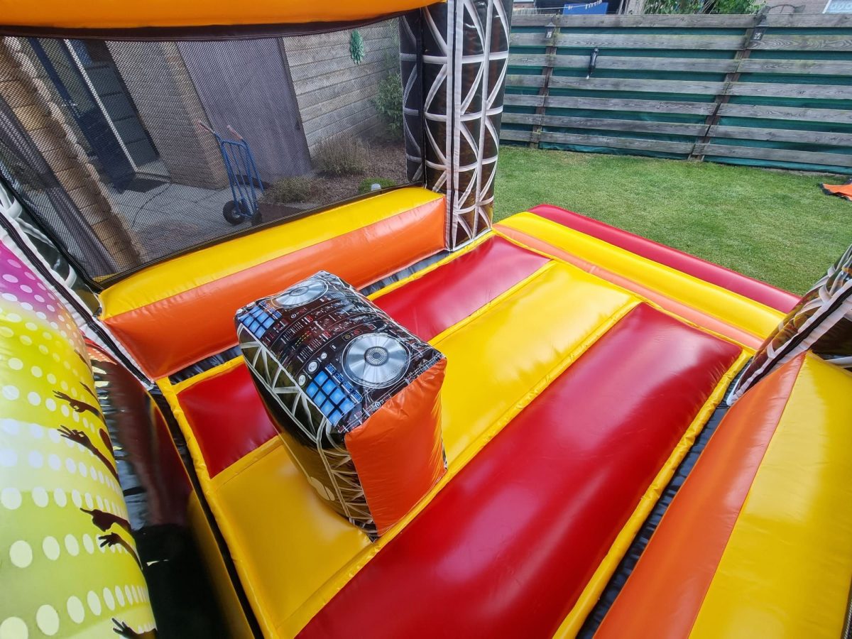 Opblaasbare dj-tafel in het Festival springkussen