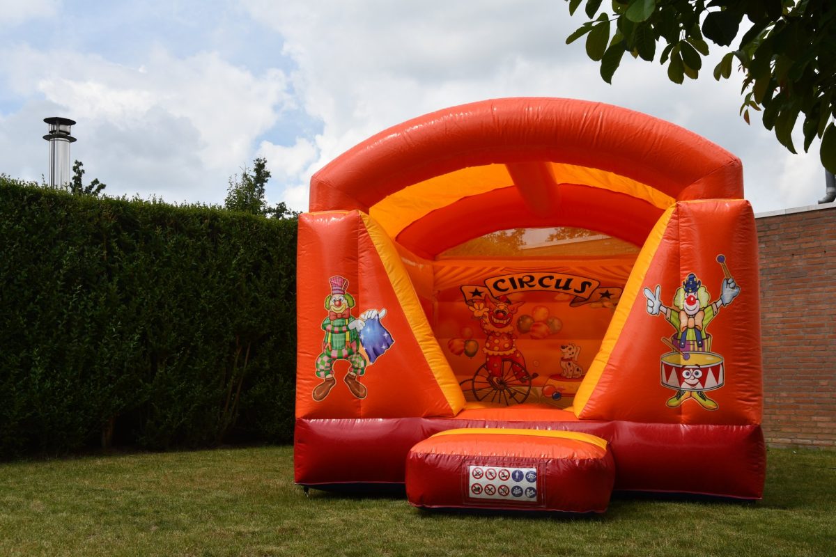 Mini Circus springkussen vooraanzicht