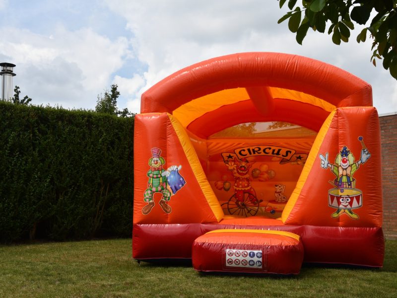 Mini Circus springkussen vooraanzicht